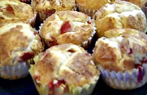 Fresh Strawberry Muffins