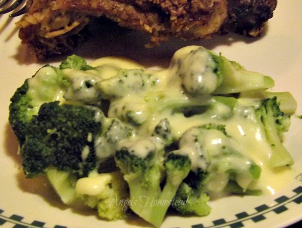 Broccoli with Cheese Sauce